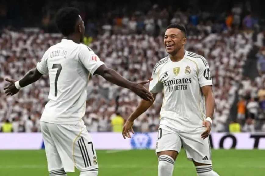 صدمة في ريال مدريد قبل موقعة أولمبياكوس.. نجم الفريق يخرج مصابًا