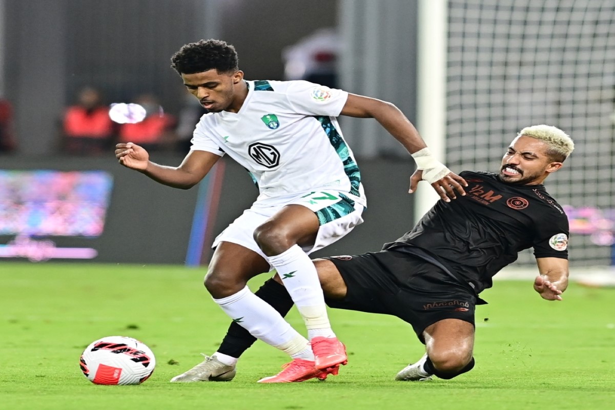 معلق مباراة الأهلي والشباب 