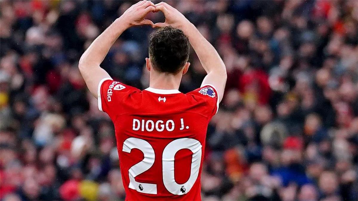 جوتا لاعب ليفربول السابق 