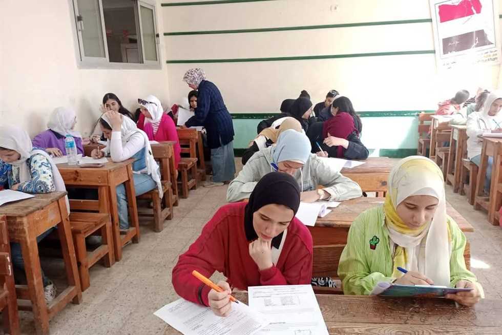 امتحانات الثانويه العامه 